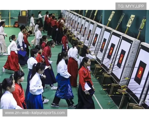 射箭选手穿汉服比赛成新热点